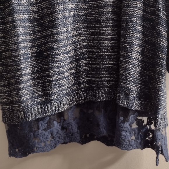 NWOT Women's Style & Co. Lace bottom Top - Picture 2 of 2